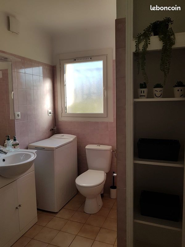 Appartement rez-de-jardin, piscine, proche plage, climatisation et Wifi, quartier paisible des Bormettes (image 9)