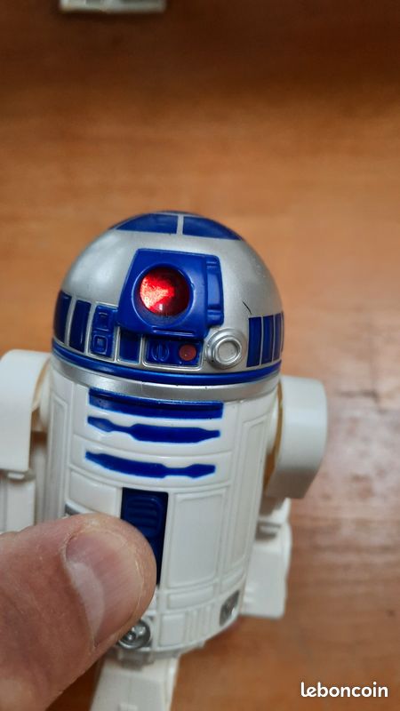 Lot De 2 Figurines STAR WARS R2-D2 - Dont Une Mac Donald - Hauteurs 10 Cm Et 7,5 Cm