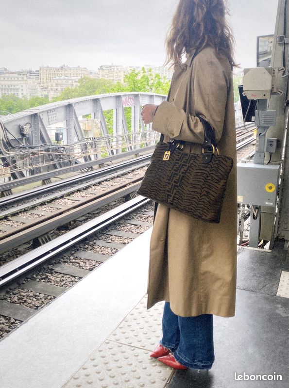 Grand Sac en Toile Zébrée et Cuir Fendi comme neuf (image 6)