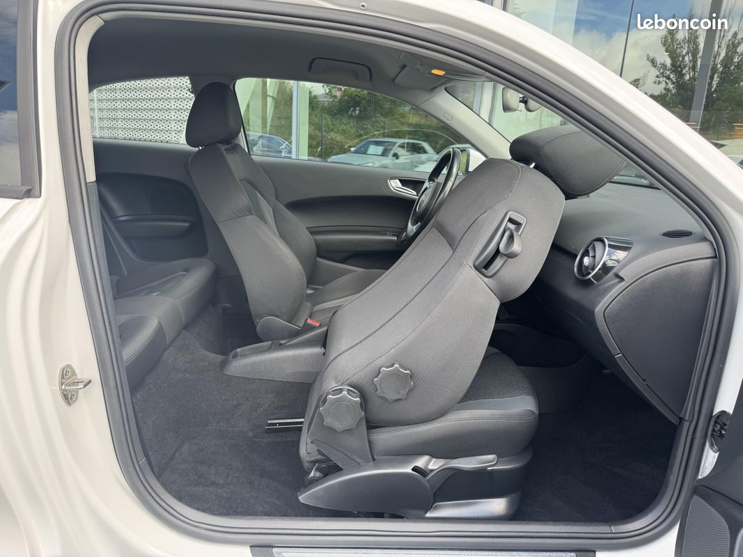 AUDI A1 1.0 TFSI ultra 95 Ambiente (image 24)