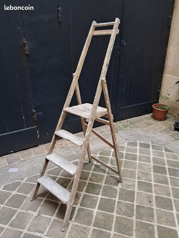 Escabeau en bois (image 1)