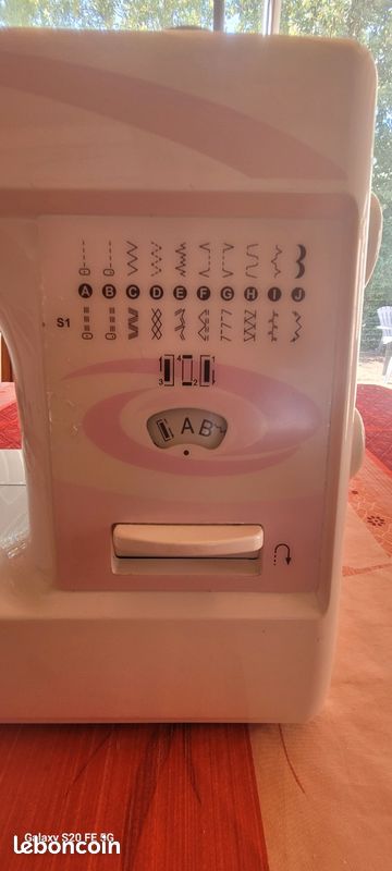 Machine à coudre (image 4)