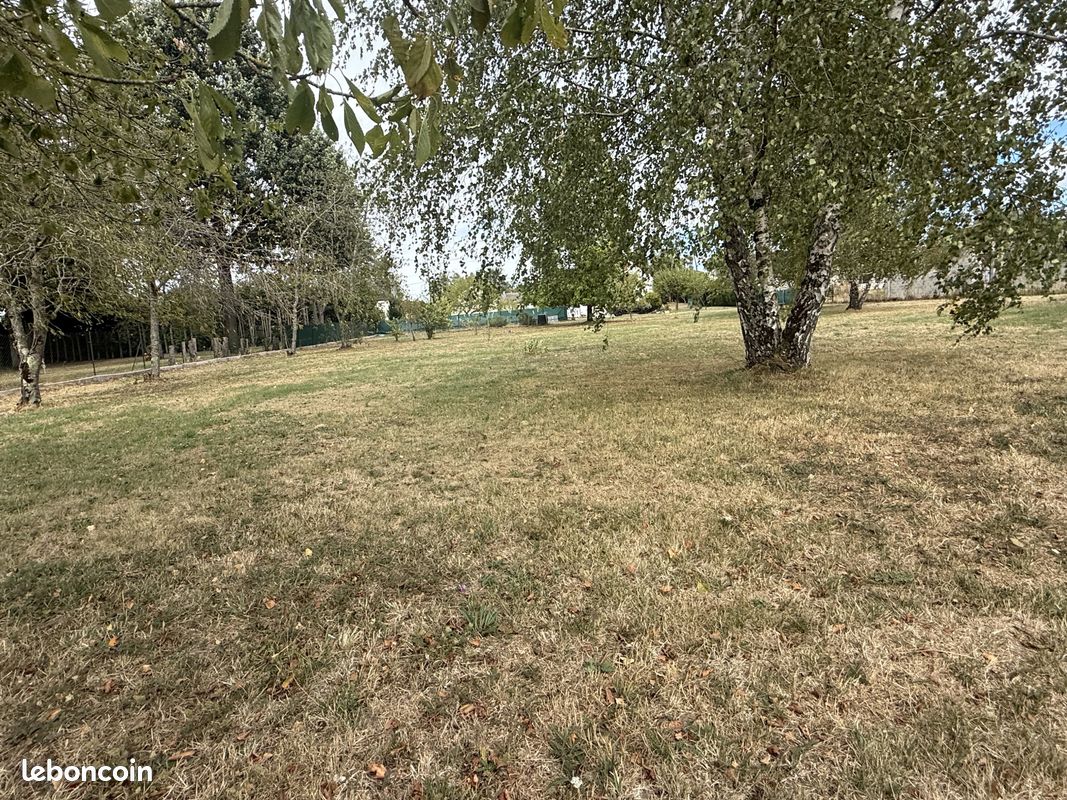 Terrain 2184 m² · à Traînou · 2 184 m² · 90 000 €