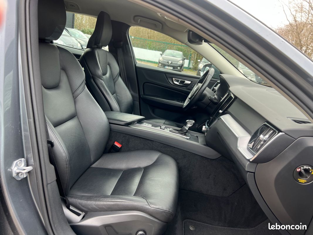 Volvo v60 D3 150cv année 2019 R-DESIGN (image 4)