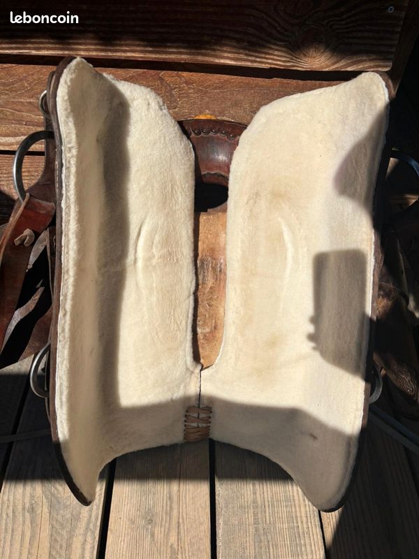 Selle Western En Cuir Marron – Peu Servie – Bon état – Assise Peau De Mouton