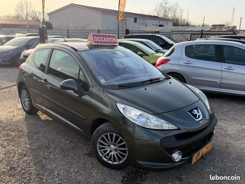 (CARTE GRISE OFFERT) Peugeot 207 1.4 e boîte automatique ,kit distribution neuf,révisée,⭐️garantie 1 an offert inclus✅ (image 2)
