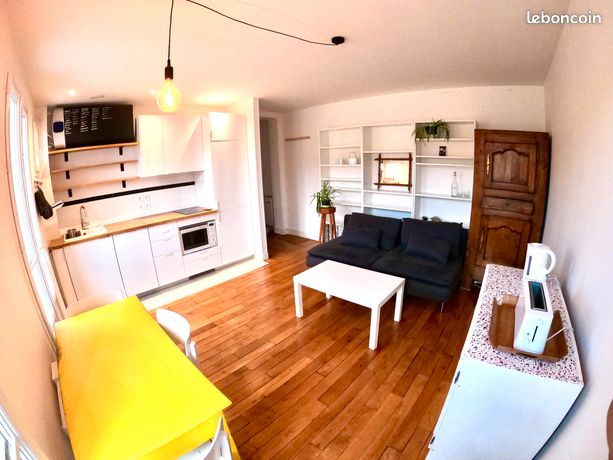 Appartement meublé avec balcon, vue sur Sacré Coeur