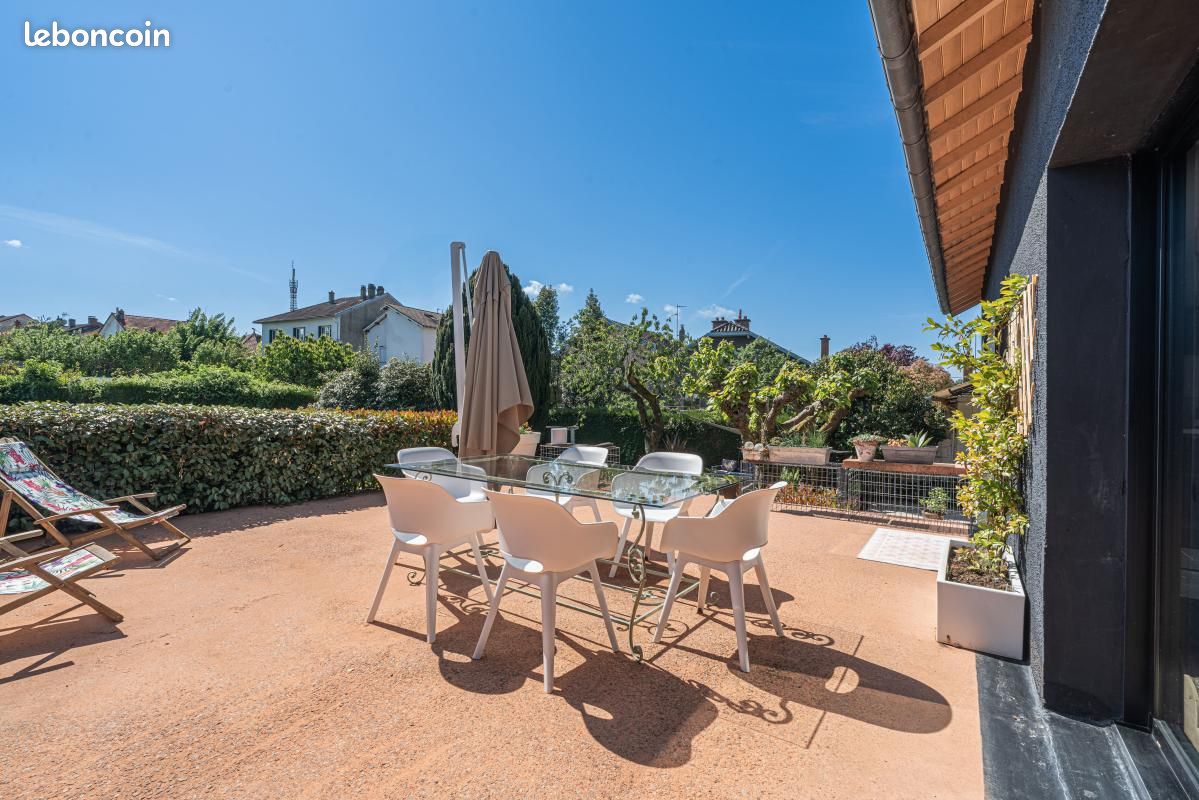 Maison 8 pièces 271 m² · à Limoges · 271 m² · 630 000 €