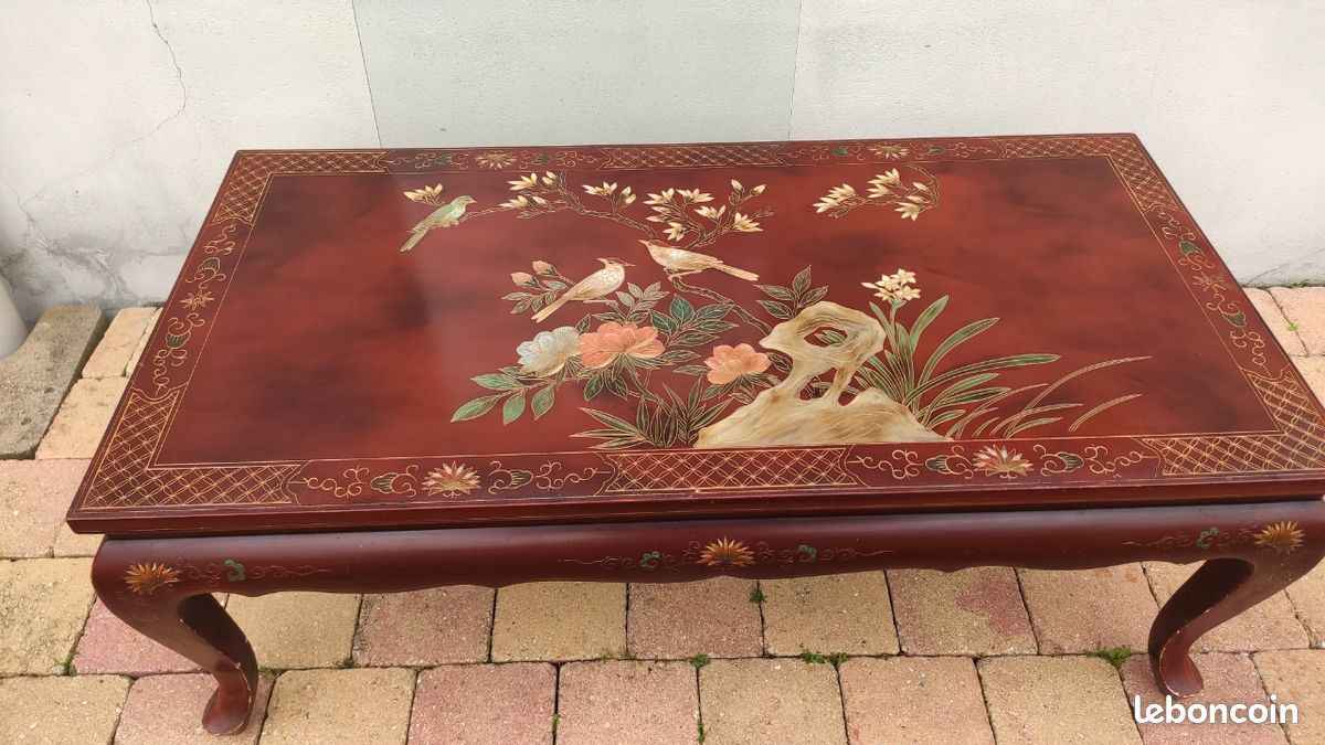 Table basse laquée (image 1)