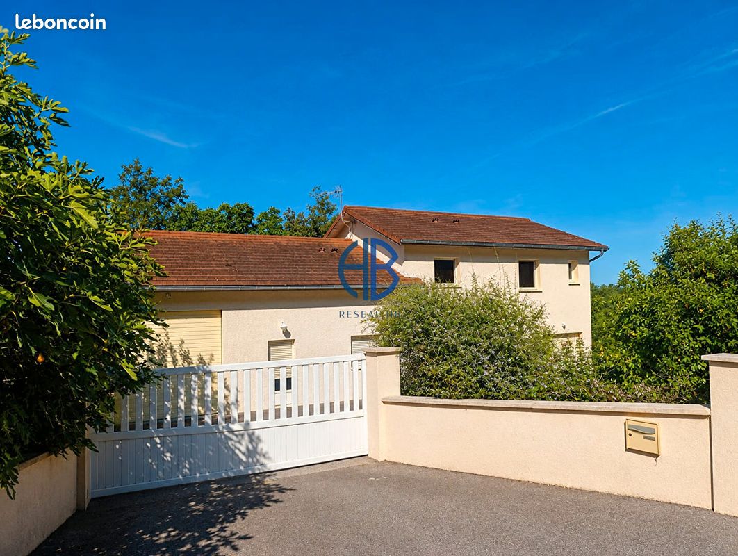 Maison 6 pièces 162 m² · à Brégnier-Cordon · 162 m² · 366 000 €