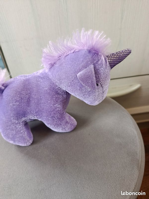 Petite licorne violette (image 2)
