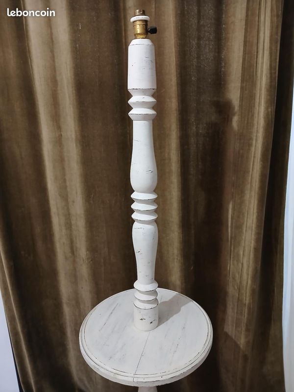 Lampadaire bois blanc avec tablette (image 2)