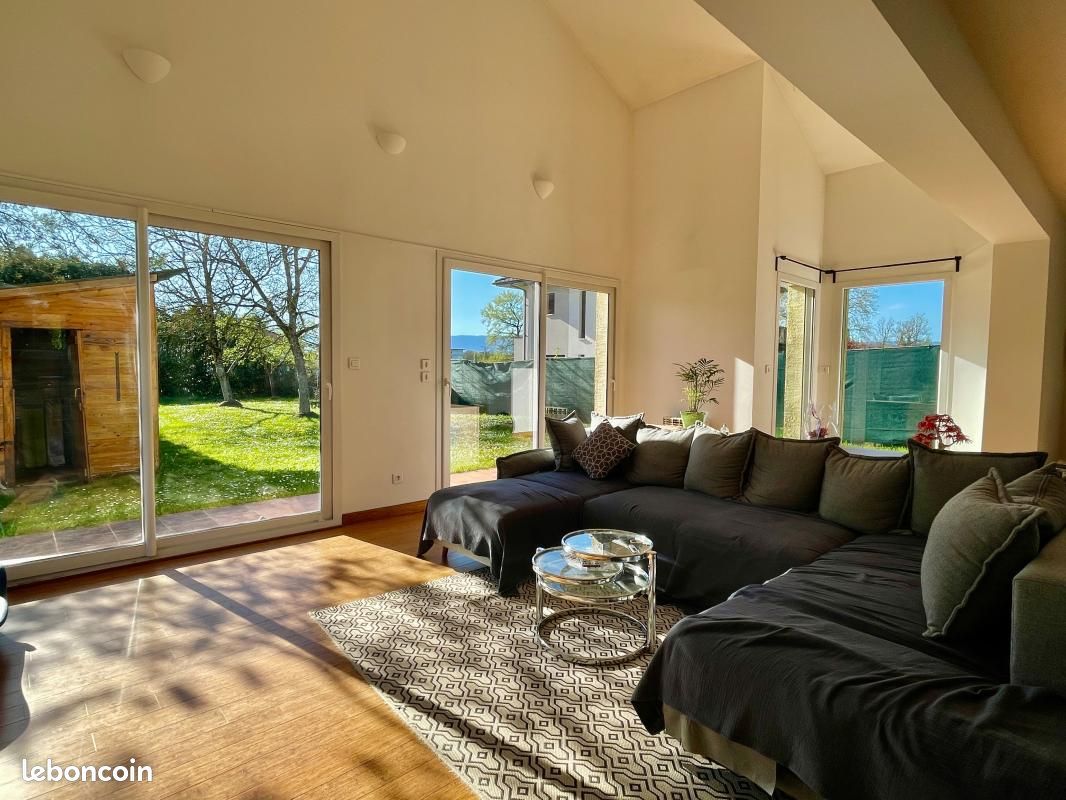 Immeuble 5 pièces 149 m² · à Douvaine · 149 m² · 2 690 €/mois