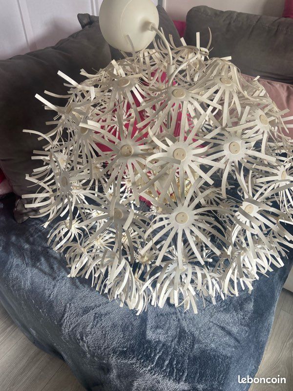 Lustre en fleurs blanc (image 1)