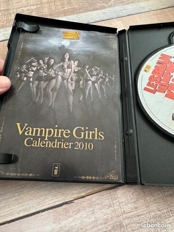 Dvd lesbian vampire killers (image 4)