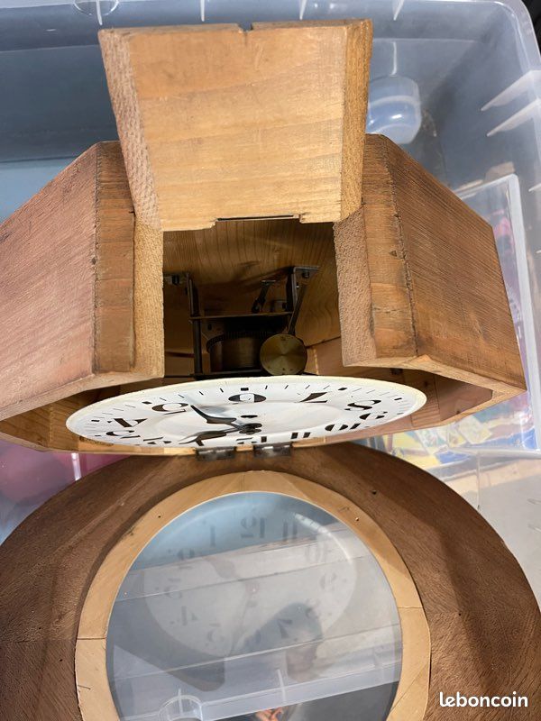Horloge ancienne murale en bois sculpté (image 5)