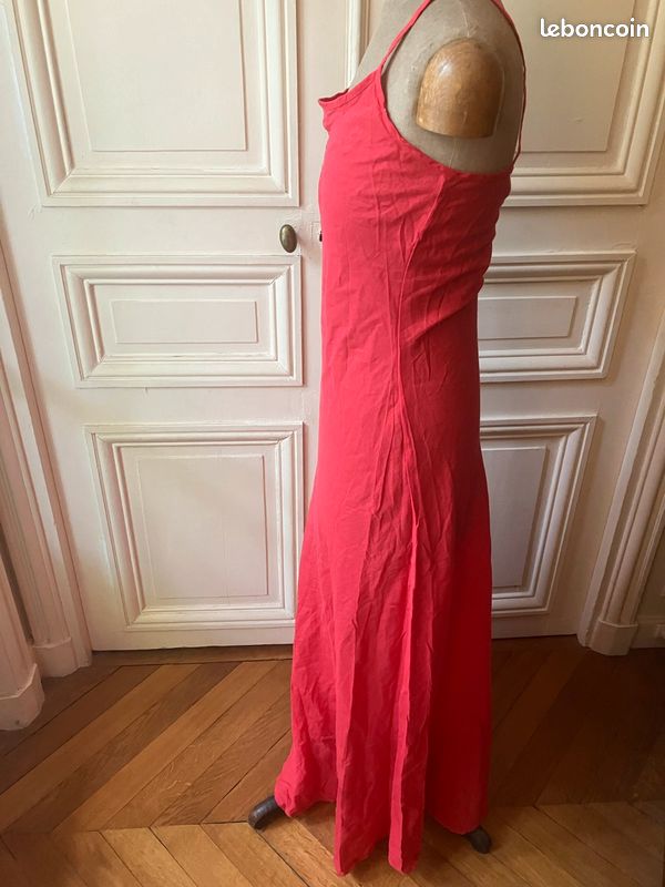 Robe longue rouge à fines bretelles taille L (image 3)