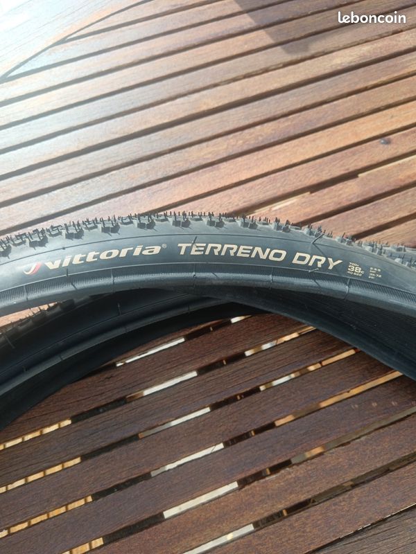 2 pneus vittoria 700x38 gravel (image 1)
