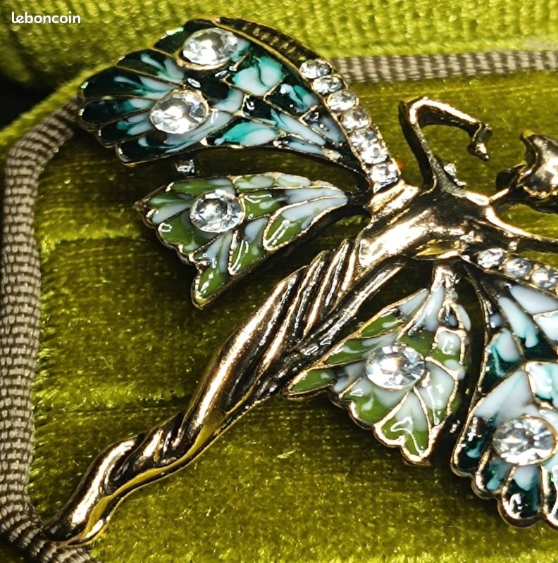 Broche Papillon Cristal Et Strass Vert Sur Métal Doré - Modèle N°3404 - Neuf Avec étiquettes