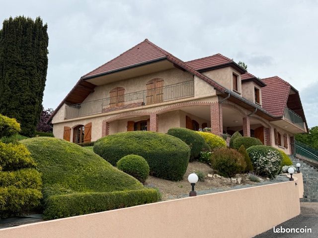 Maison 8 pièces 234 m² · à Cusset · 234 m² · 590 000 €