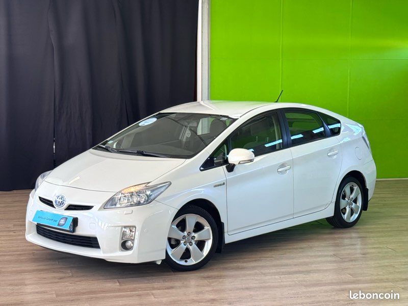 Toyota PRIUS III 1.8 VVT-i 136 HYBRID DYNAMIC (image 1)