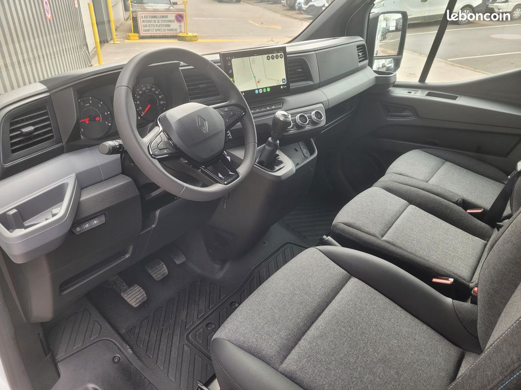RENAULT MASTER IV L2H2 FOURGON 3T5 TRACTION 2.0 Blue DCI 130 EXTRA 03 PLACES NEUF avec HABILLAGE BOIS + CAMÉRA DE RECUL + RADARS ARRIERE + CLIMATISATION AUTO + ROUE DE SECOURS ( Prix Vente 29 990 HT ) (image 4)