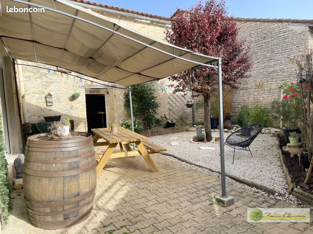 Maison 6 pièces 164 m² · à Aigre · 164 m² · 129 000 €