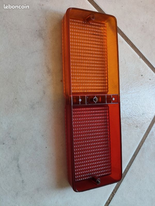 Fiat 128 Cabochon de feux arrière très bon etat (image 2)