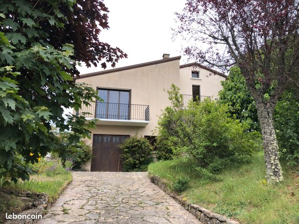 Particulier vend maison à St Chély d'Apcher 160m2 sur 663m2 jardin arboré quartier calme sans vis-à-vis