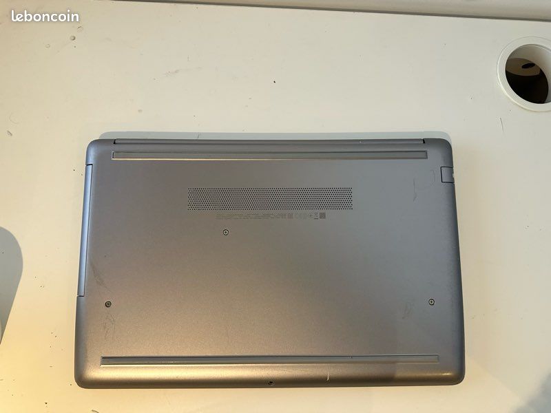 Carte Mère HP 250 G7 HS – Pour Pièces – I7 – Sans RAM Ni Disque