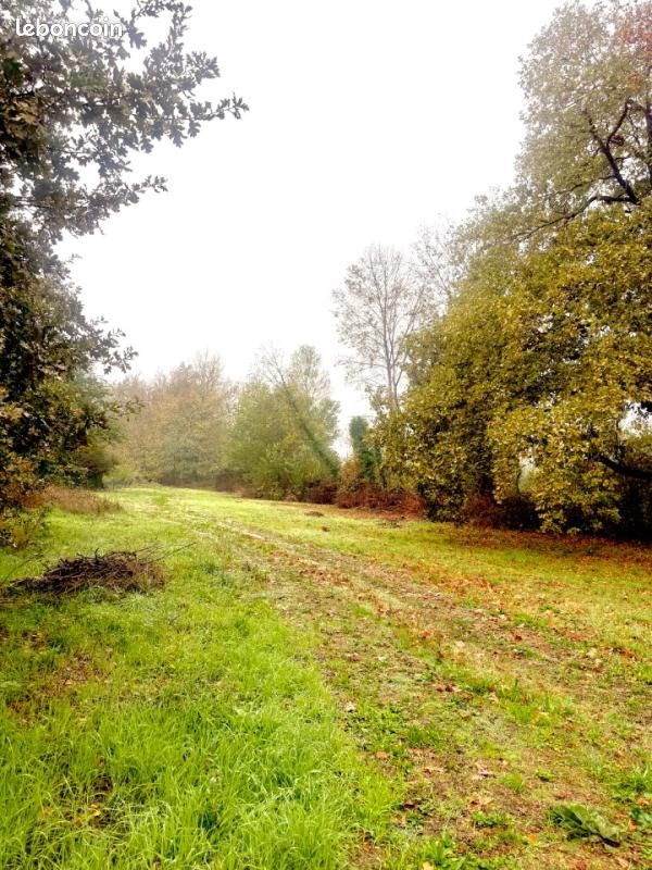 Terrain 900 m² · à Sablons · 60 000 €