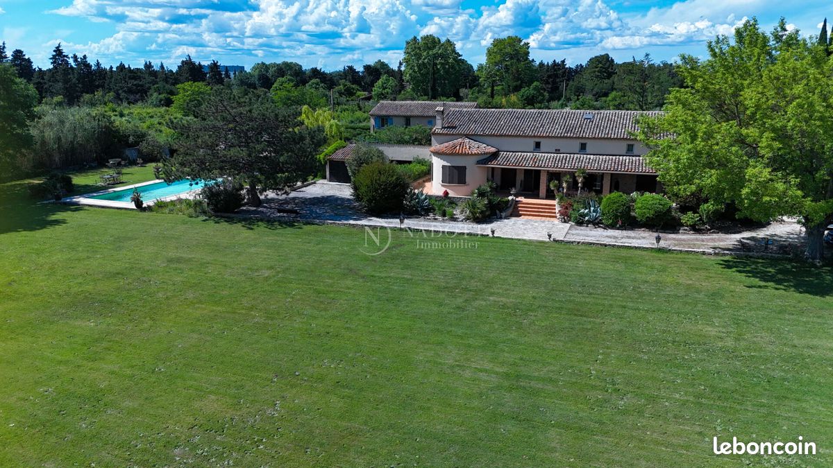 Maison 8 pièces 282 m² · à Cavaillon · 282 m² · 710 000 €