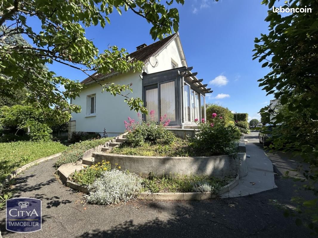 Maison 9 pièces 173 m² · à La Chaussée-Saint-Victor · 173 m² · 320 000 €
