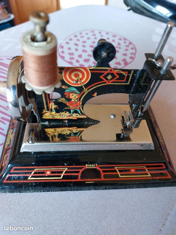 Zerodis Machine à coudre miniature Machine à Coudre de Maison de Poupée