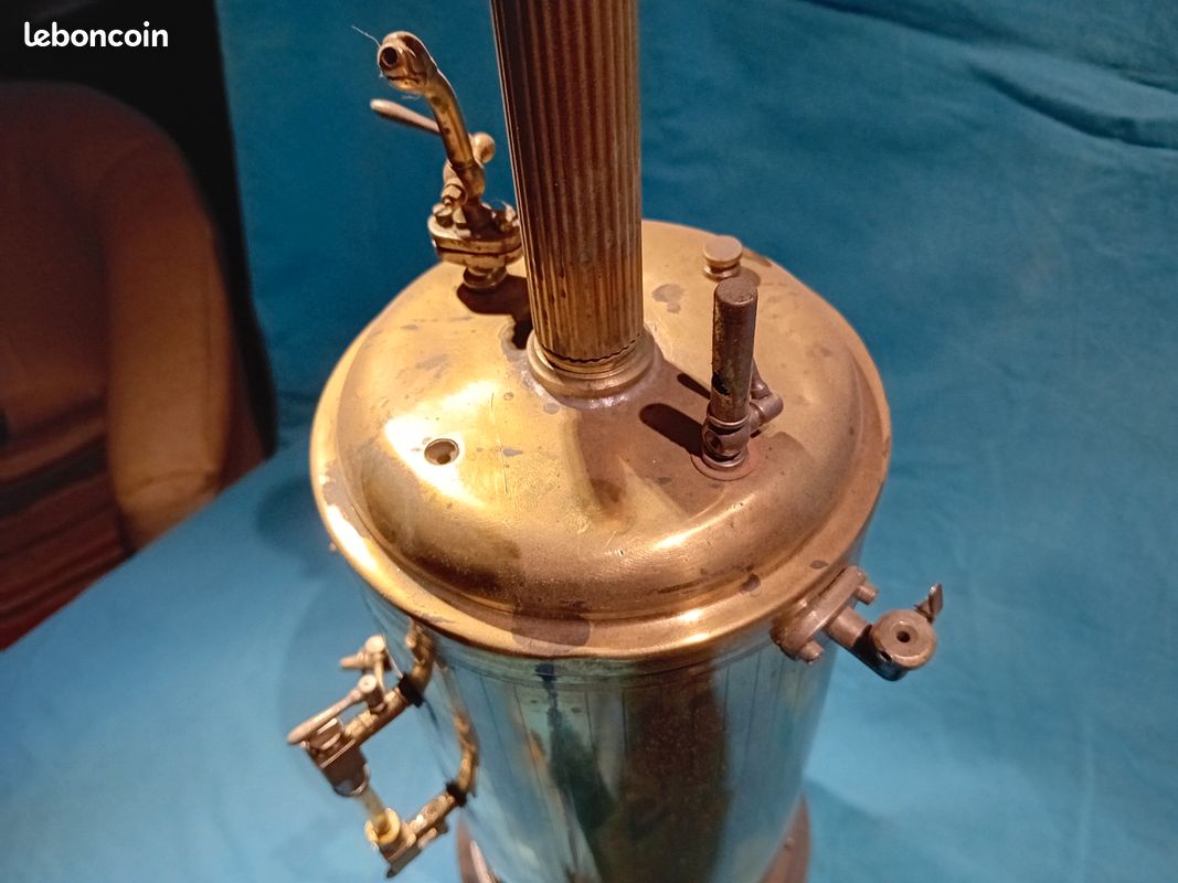 Modèle vertical d'une machine à vapeur - PSE - France