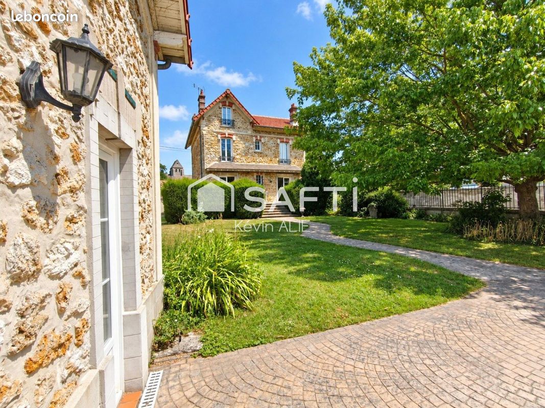 Maison 8 pièces 210 m² · à Couilly-Pont-aux-Dames · 210 m² · 629 000 €