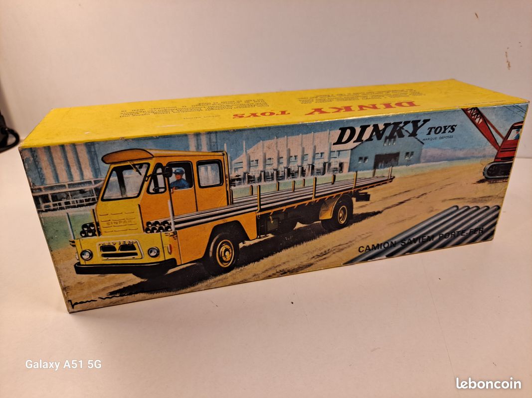 Dinky Supertoys réf 885 Camion Saviem Sinpar porte-fers Dinky Supertoys réf 885 Camion Saviem Sinpar porte-fers