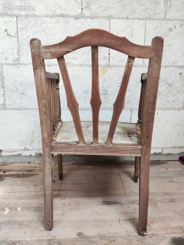 Fauteuil en bois a restaurer (image 3)