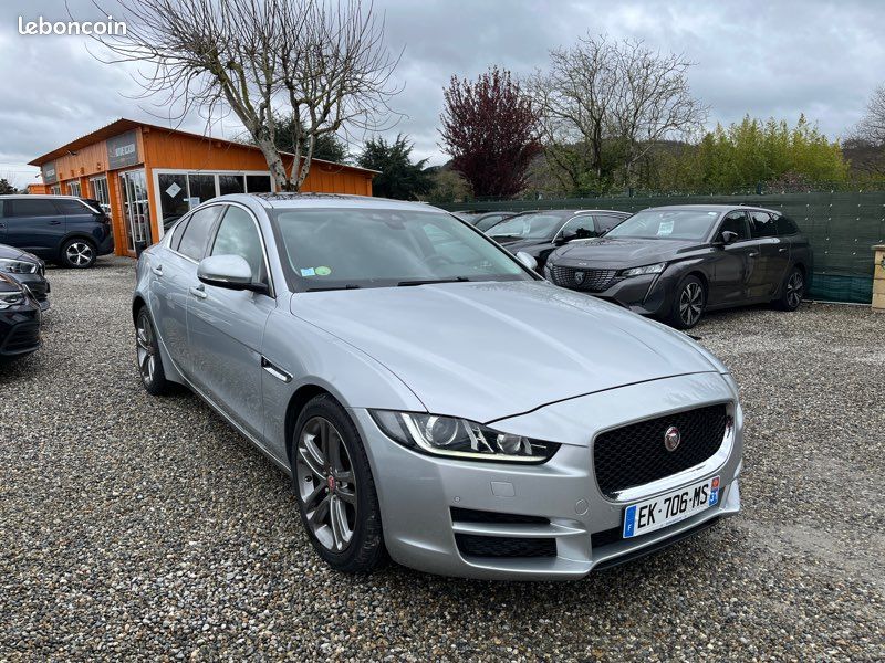 Jaguar XE 2.0 180ch BVA8 R-Sport (image 8)