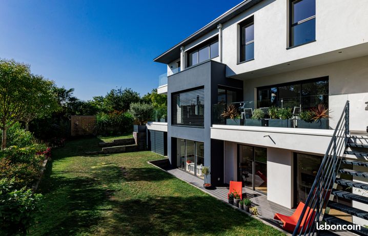 Propriété 8 pièces 220 m²