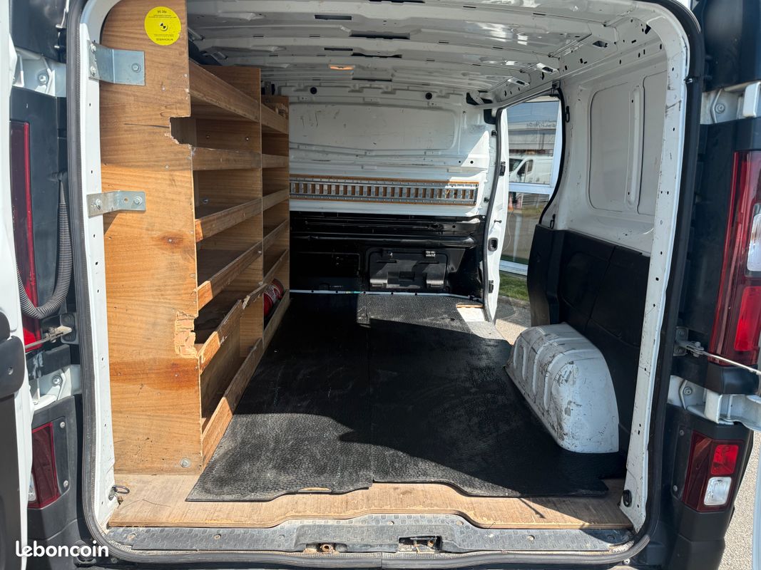 Renault trafic dci grand confort l1h1 12491ht avec attelage (image 7)
