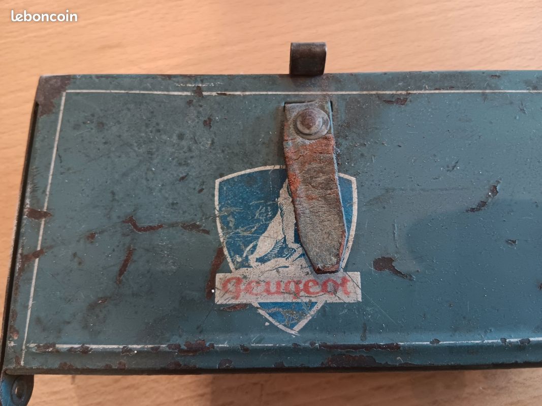 Ancienne boite outil en métal peugeot pour velo ou mobylette années 50-60 - Collection