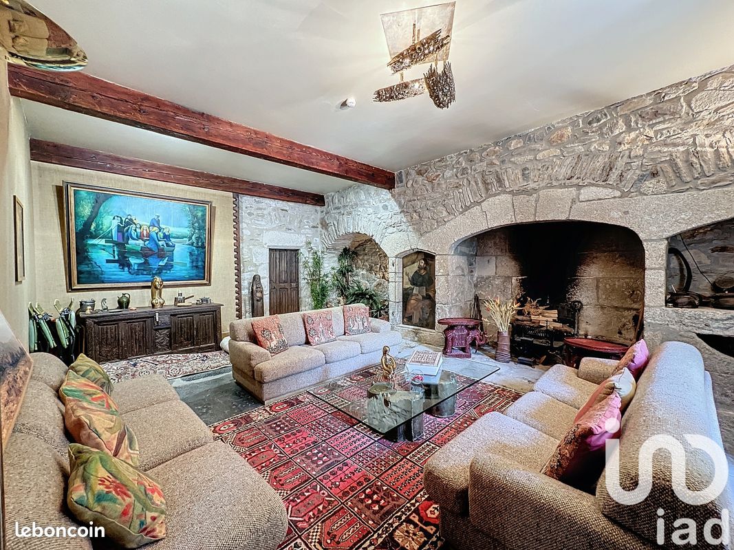 Maison 9 pièces 231 m² · à Chaudes-Aigues · 231 m² · 290 000 €