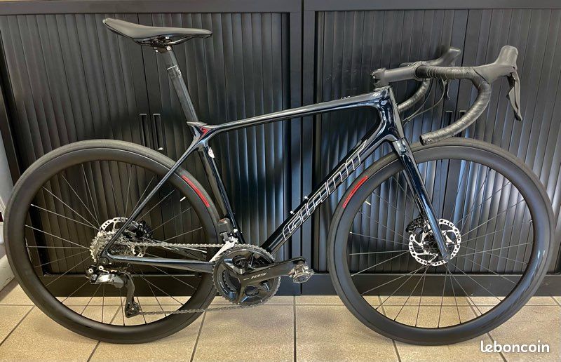 Vélo route femme EDR carbone Disc shimano 105 bordeaux pour les clubs et collectivités | Decathlon Pro