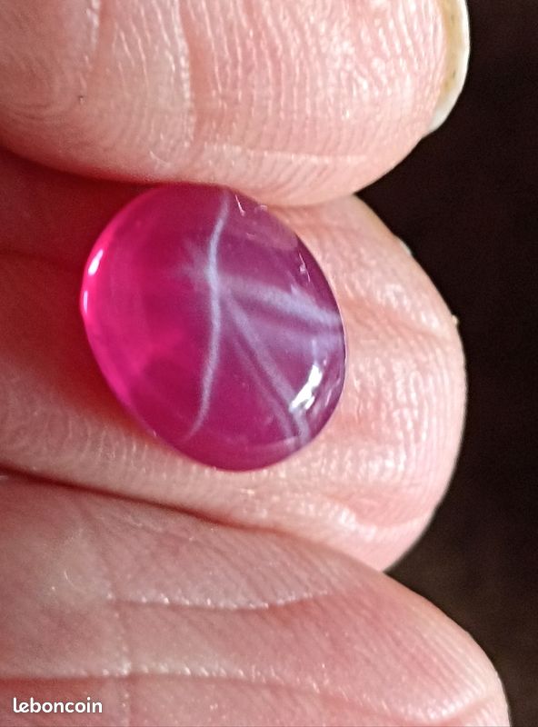 RARE ! RUBIS ROUGE POURPRE ETOILE D 'AFRIQUE DE 4,95 CARATS