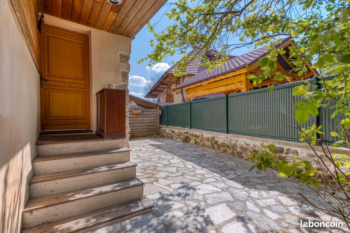 Maison 5 pièces 85 m² · à Poisy · 84,6 m² · 468 000 €