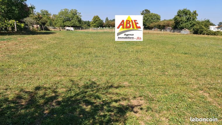 Terrain 940 m² Benet