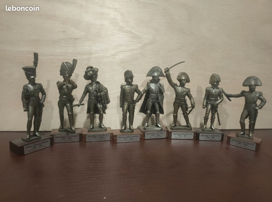 7 Figurines D'étain Peintes - Soldats Anciens - Collection - Sans Marque