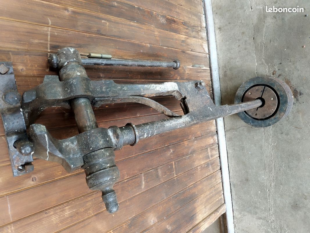 Vends étau sur pieds (image 2)