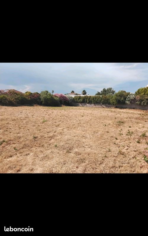 Terrain constructible · à Villeneuve-lès-Béziers · 258 000 €